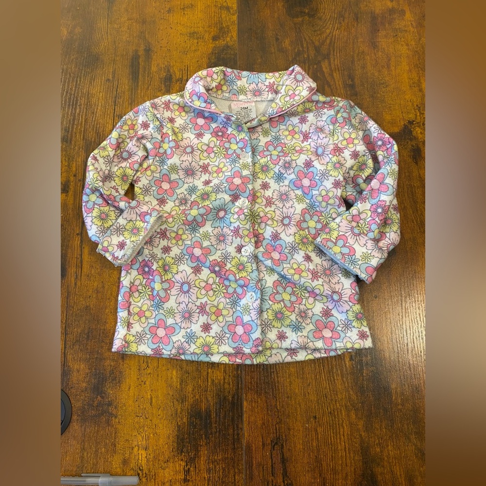 Item 89 Girls Mon Petit Pajama Top
Size 24 months